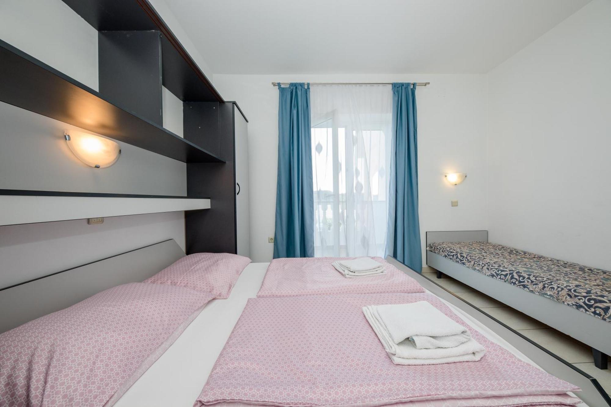 Apartments And Rooms By The Sea Supetarska Draga - Gornja, Rab - 11579 Room photo