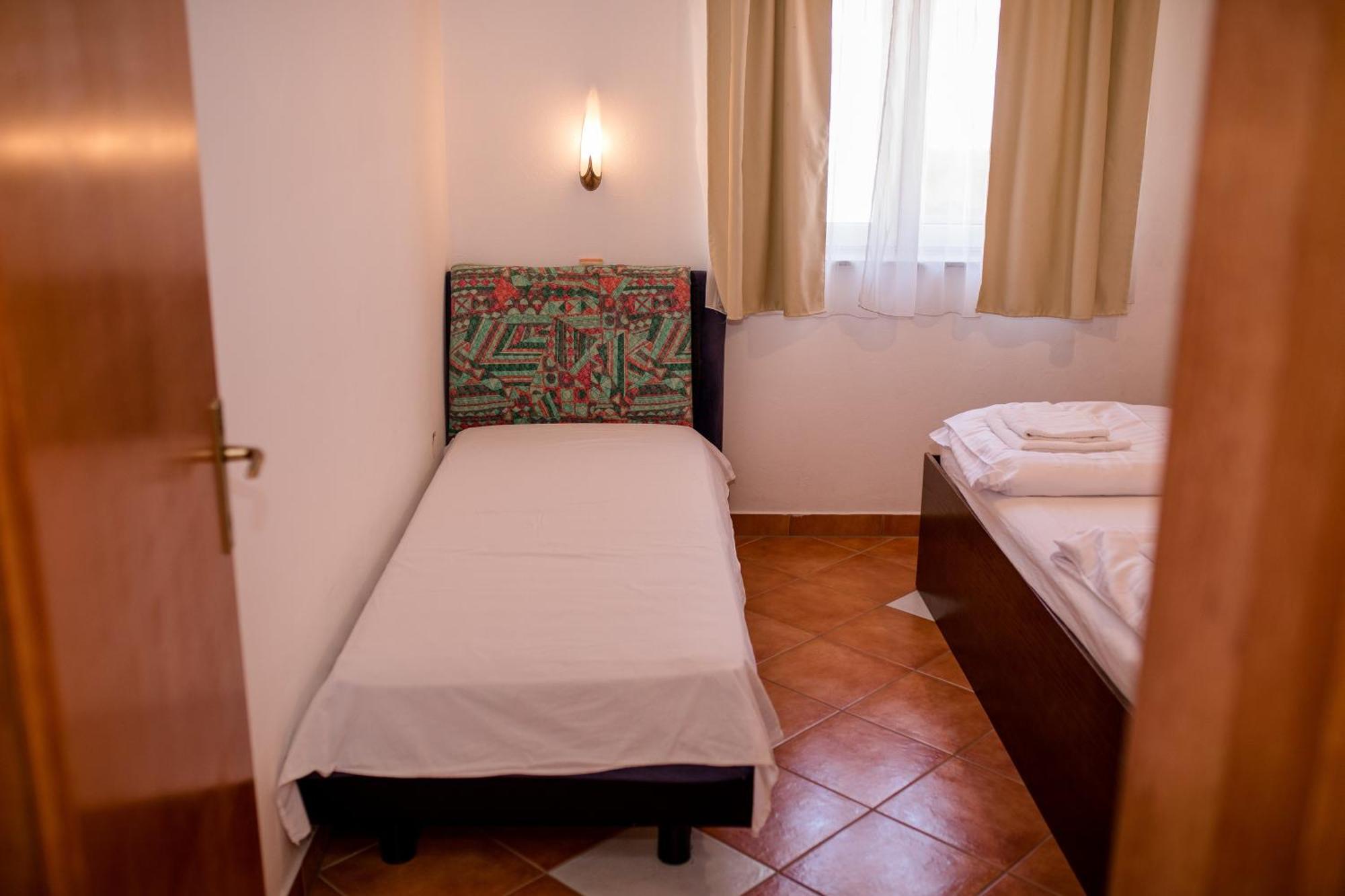 Apartments And Rooms By The Sea Supetarska Draga - Gornja, Rab - 11579 Room photo